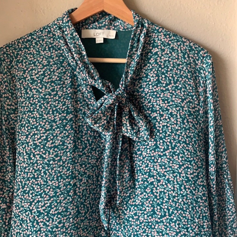 Loft Petite Green Floral Long Sleeve Tie Neck Blouse